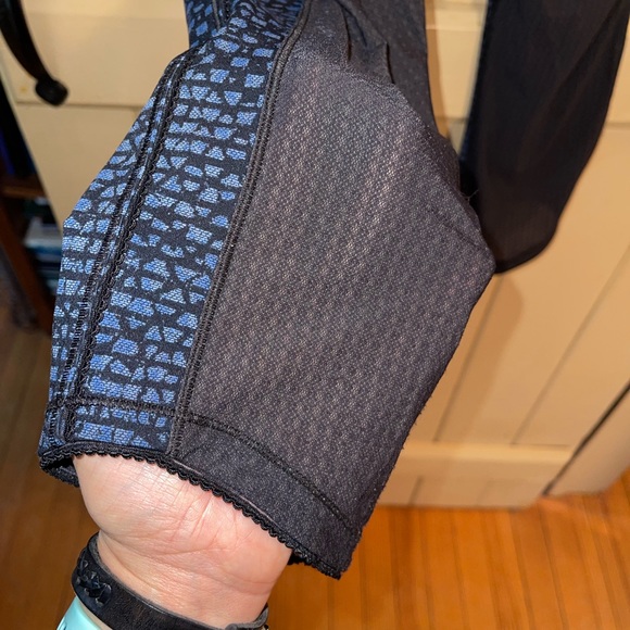 Lululemon, size 4/6, Dark blue and black geometric design, crop leggings. - Picture 3 of 3